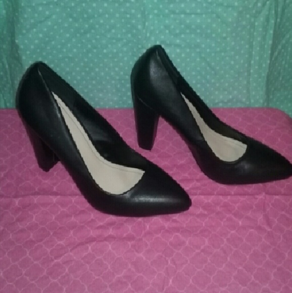 Very cute black heels