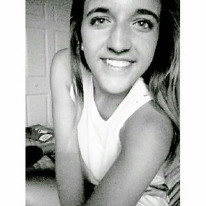 Meet your Posher, Alexis