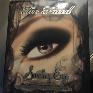 Too faced smokey eye shadow palette