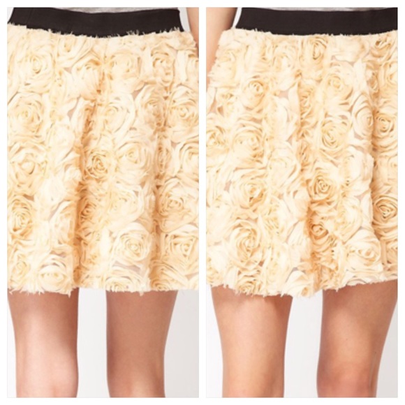 🎉 FREE PEOPLE CREAM ROSETTE ROSE BUD SKIRT - Picture 7 of 8