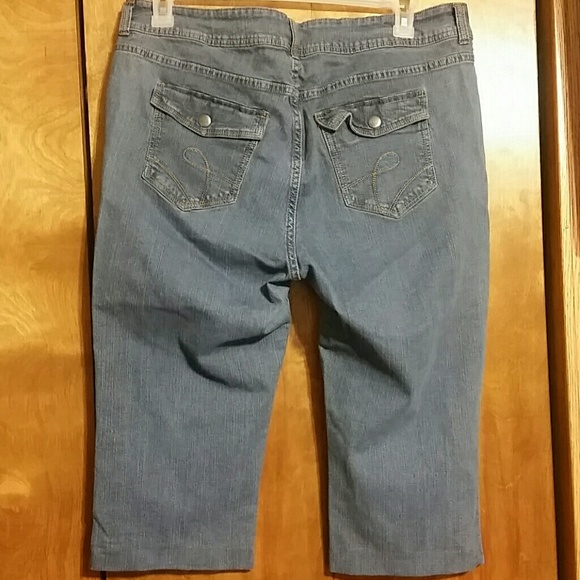 Jean capris - Picture 2 of 2