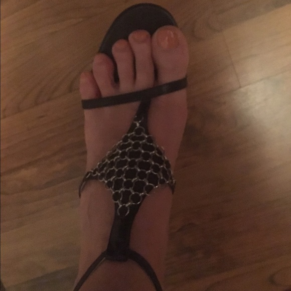 Pre-Owned BCBG black/silver chain heels size 10