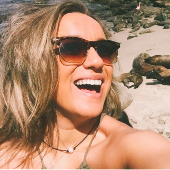 Meet Your Posher - Picture 2 of 4