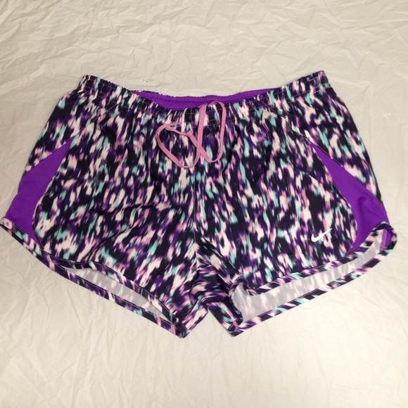 Women's Nike Shorts Dri fit Stay Cool - Picture 3 of 4