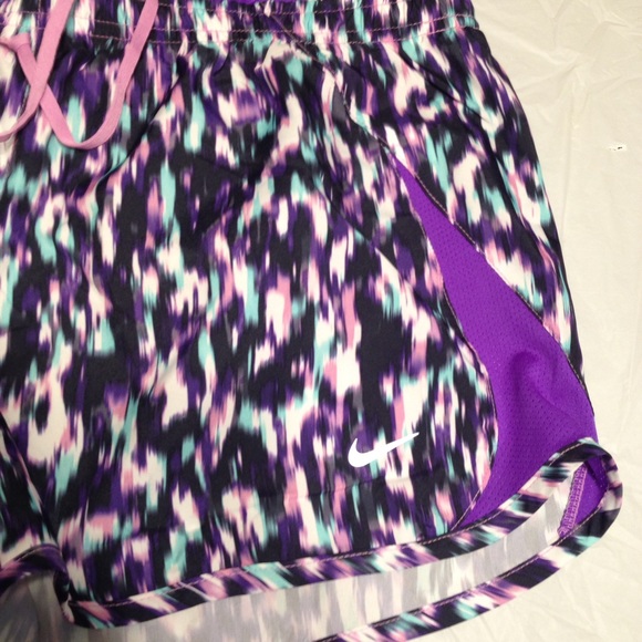 Women's Nike Shorts Dri fit Stay Cool - Picture 2 of 4