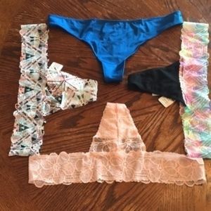Nwt/nip 4 med pink thong panties