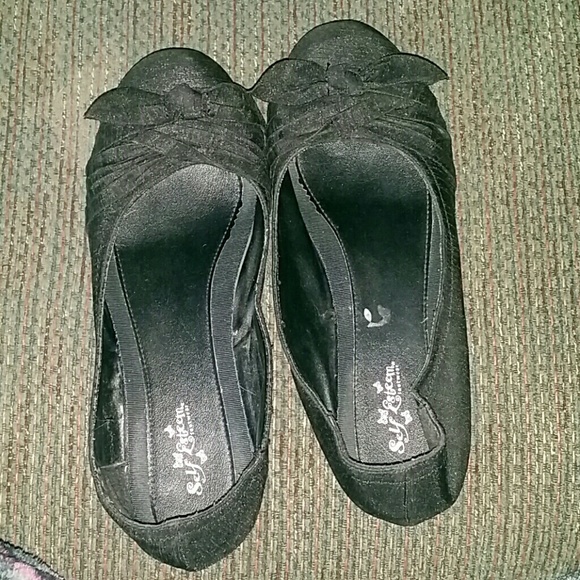 Black flats