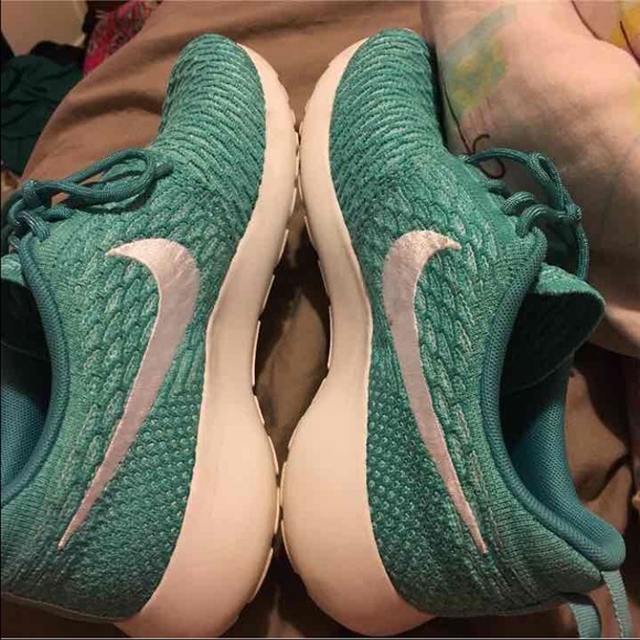 Worn once Nike roshe flyknit - Picture 2 of 4