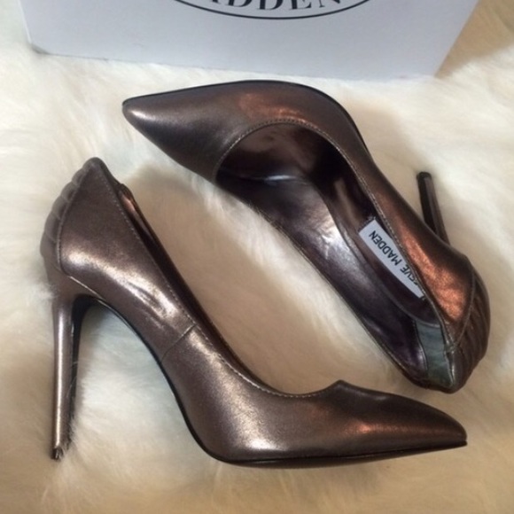 Steve Madden pumper heel