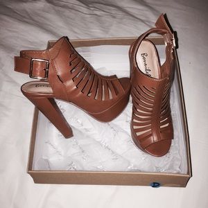 Super cute cognac platform heels