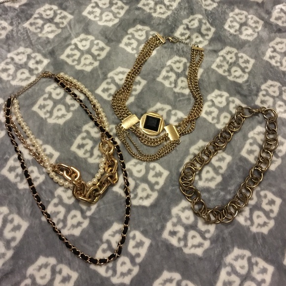 Gold necklace set