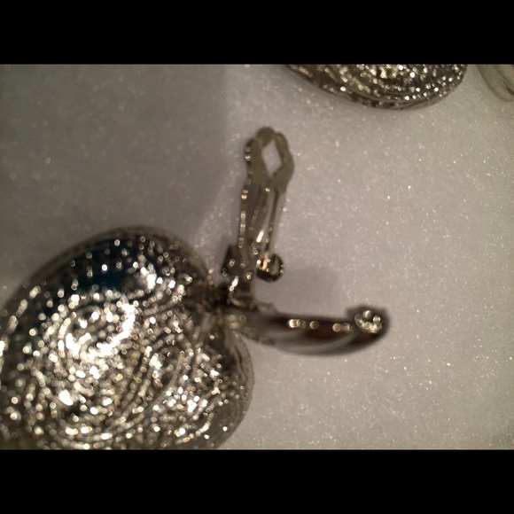 Silver heart clip on earrings. - Picture 2 of 3