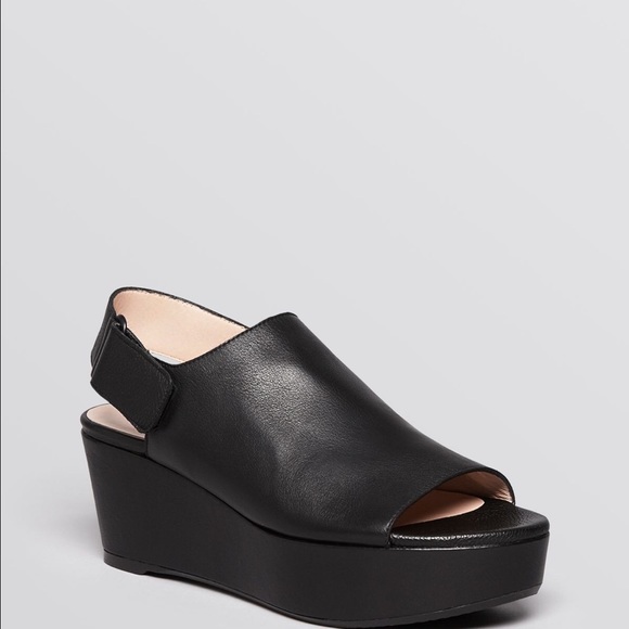 Stuart Weitzman Shoes - Stuart Weizmann shoes sandals black net