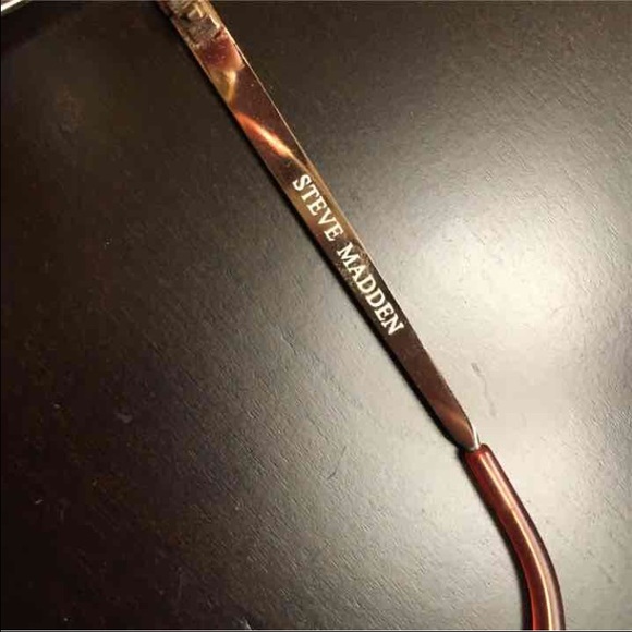 Steve Madden Sunglasses 💥SOLD💥 - Picture 2 of 3