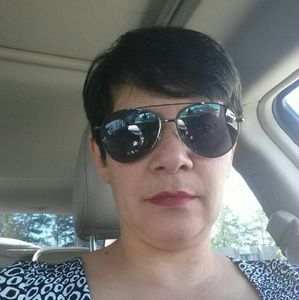 Meet your Posher, Raquel