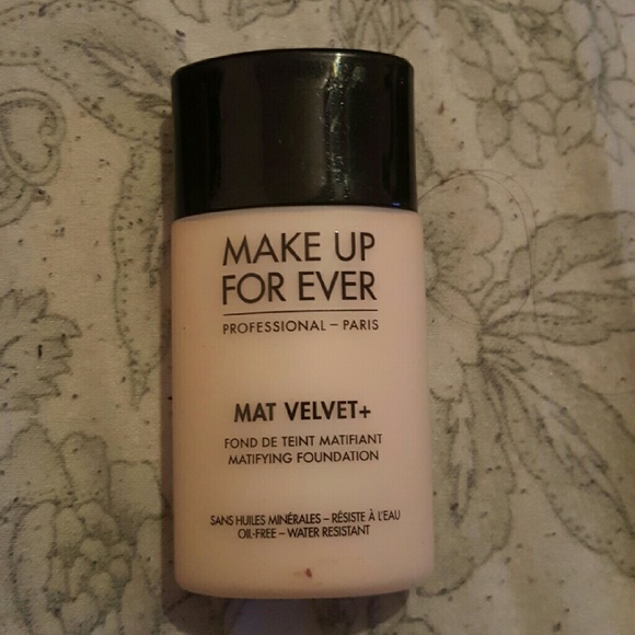 Mat velvet+ make up for ever foundation