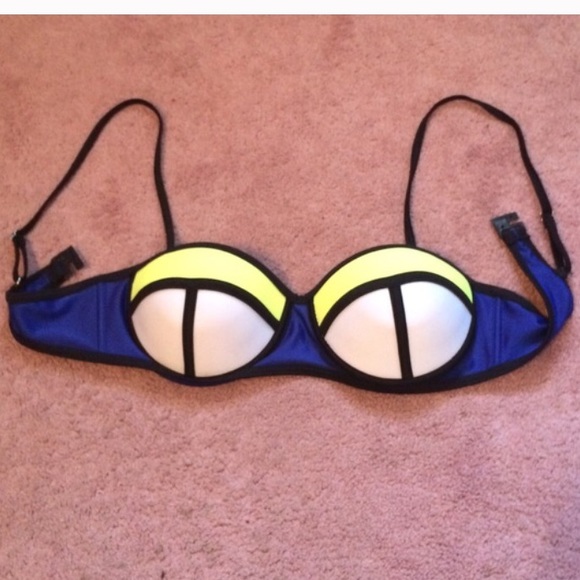 Triangl look alike Bikini Top