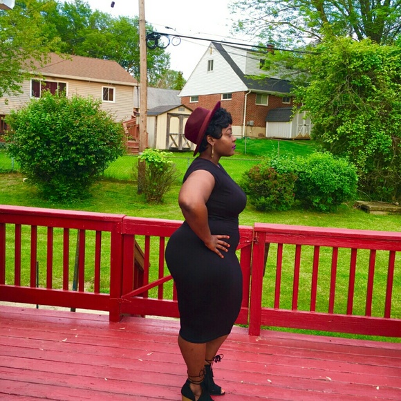 Capped sleeve midi dress - Picture 2 of 3