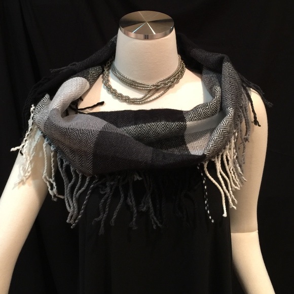NEW YORK AND COMPANY INFINITY SCARF - Picture 2 of 4