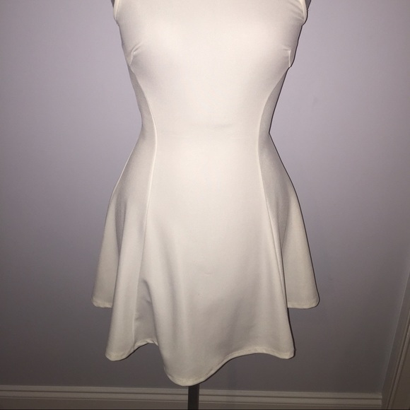 Gorgeous white dress - Picture 3 of 4