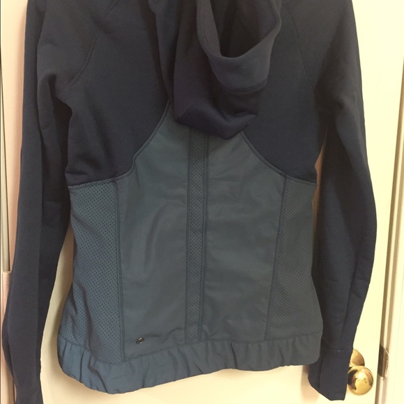 Lululemon let's get visible reflective hoodie. - Picture 2 of 4