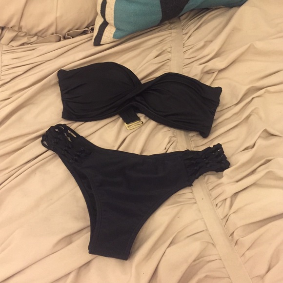 Black Bikini - Picture 1 of 2