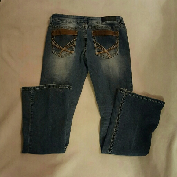 Distressed Bootcut jeans 5/6 and free tank - Picture 2 of 3