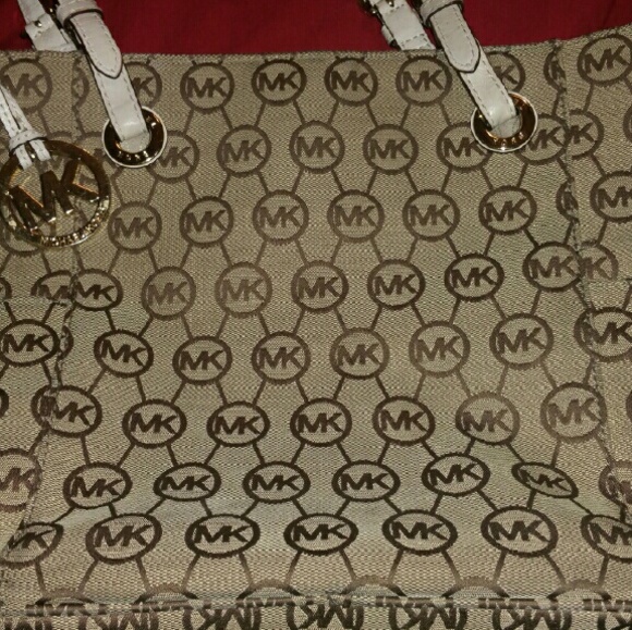 Sold.Authentic Michael Kors purse