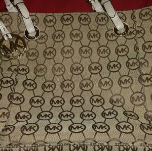 Sold.Authentic Michael Kors purse
