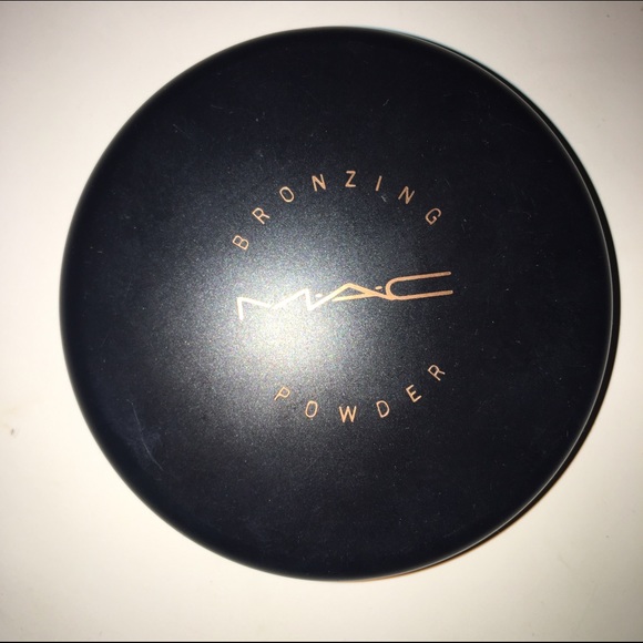 MAC BRONZING POWDER- MATTE BRONZE