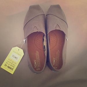 SALE‼️🎉 Today Only Classic Toms