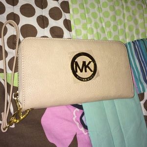 mickael Kors wallet