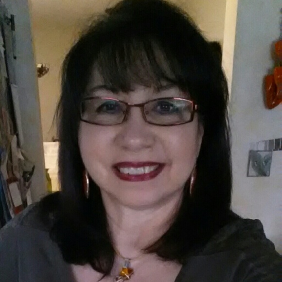 Meet your Posher, Tina - Picture 2 of 2