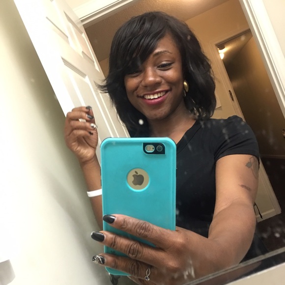 Meet your Posher, Deonna - Picture 1 of 1