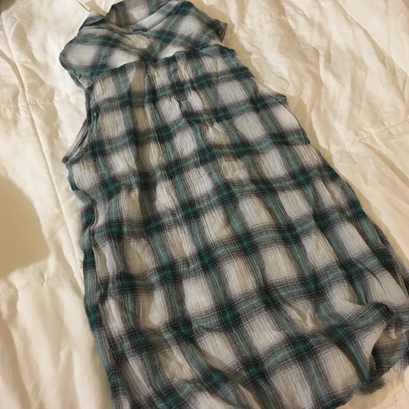 NEW green/gray plaid sleeveless button-up by Kirra - Picture 4 of 4