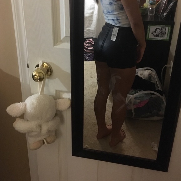 NEW leather high-waisted shorts from LA Hearts - Picture 2 of 4