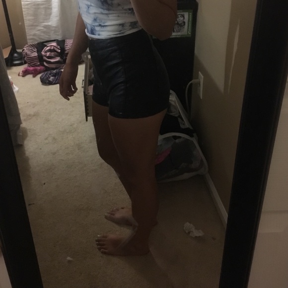 NEW leather high-waisted shorts from LA Hearts - Picture 4 of 4