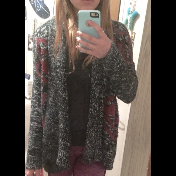 Forever21 black and maroon designed cardigan - Picture 3 of 3