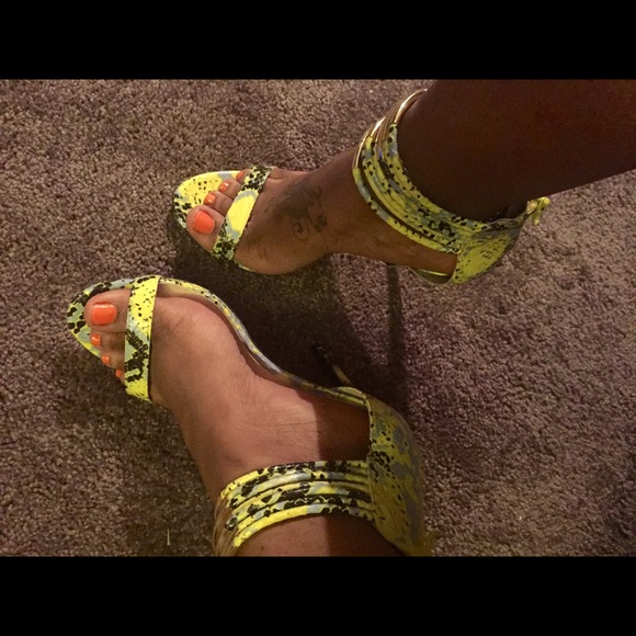 qupid yellow heels