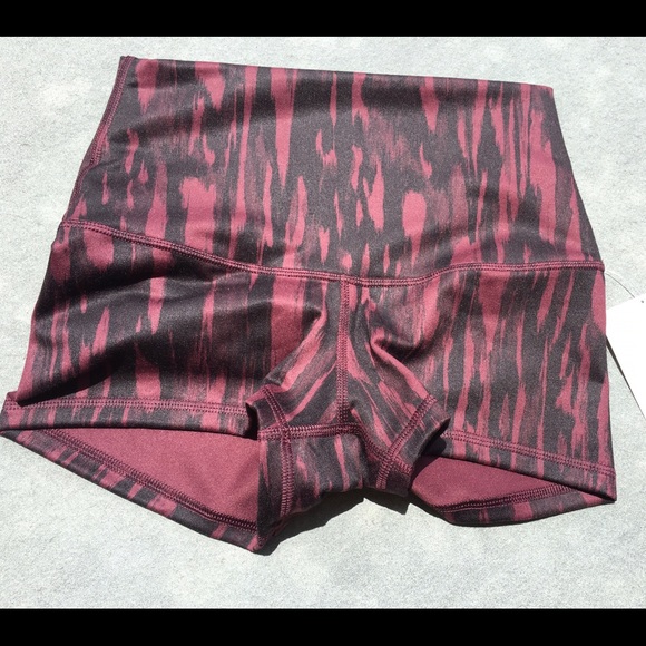Boogie short roll down .. Lululemon brand new