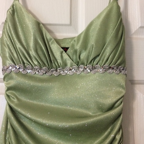 Dress - Picture 2 of 4