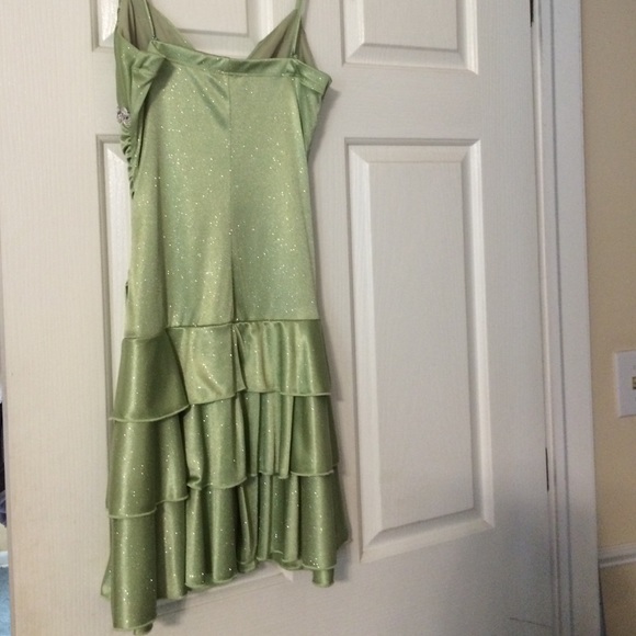Dress - Picture 3 of 4