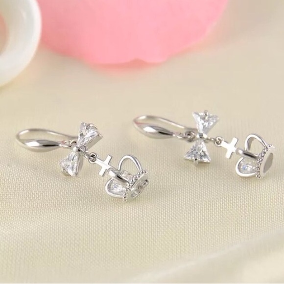 ๐ Crown Me! Earrings - Picture 2 of 3