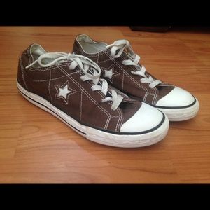 ***FINAL MARKDOWN***Converse chucks brown one star