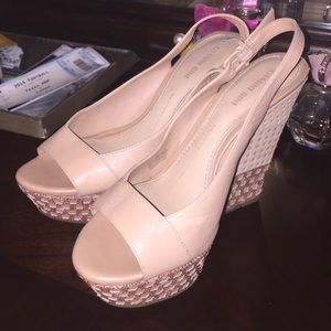 Gianni Bini Beige Wedges size 8 GREAT SUMMER WEDGE