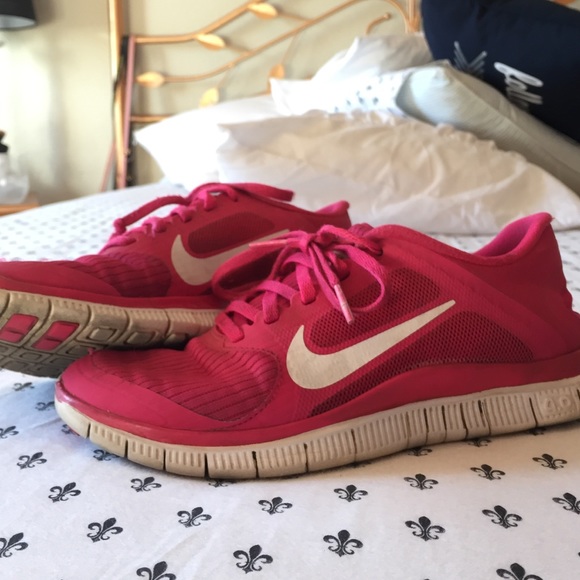 Nike Shoes - NIKE 4.0