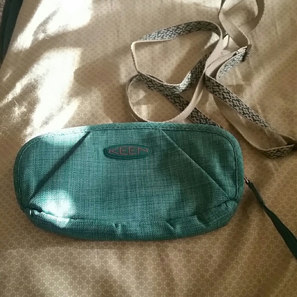 Keen clutch/crossbody