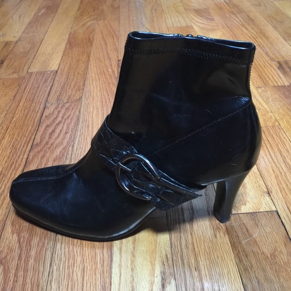 Etienne Aigner booties