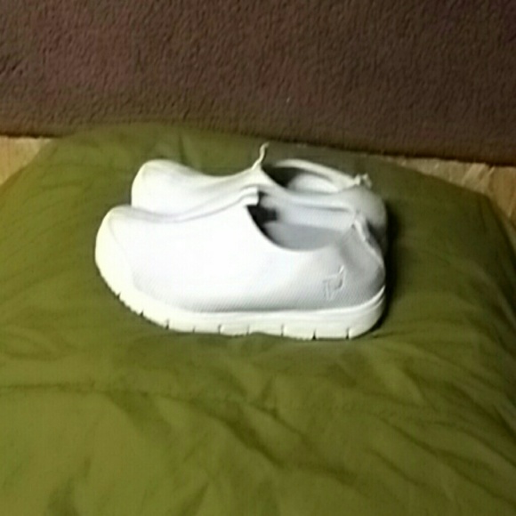 Propet size 9 slip on sneakers