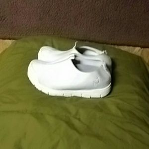 Propet size 9 slip on sneakers